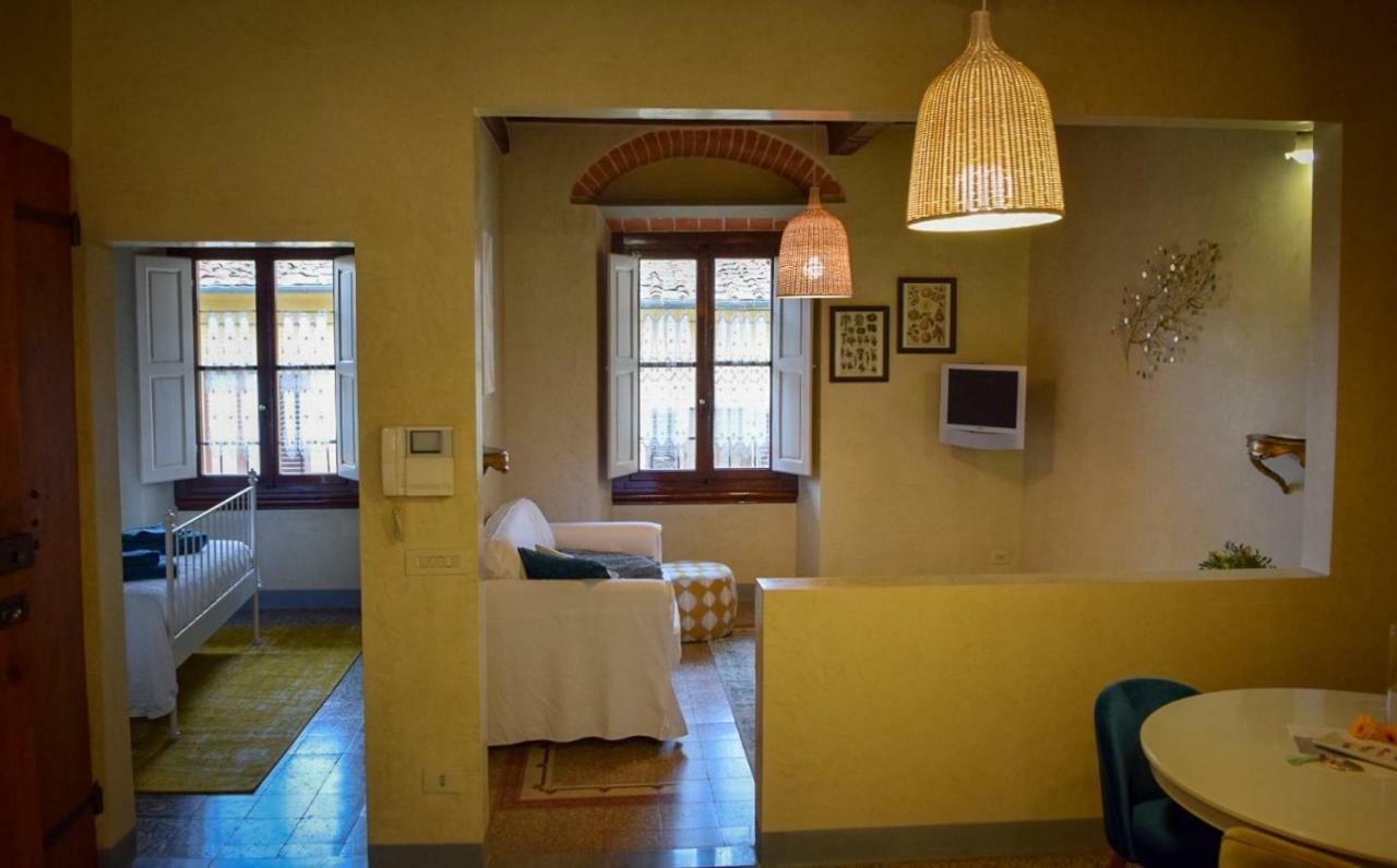 Calzaiuoli Luxury And Characteristic Florenz