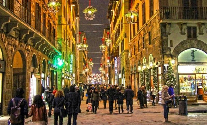 Calzaiuoli Luxury And Characteristic Florenz